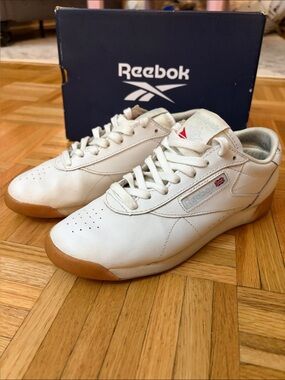 Reebok Gum Outsole White Leather Sneakers Women’s Size 6.5